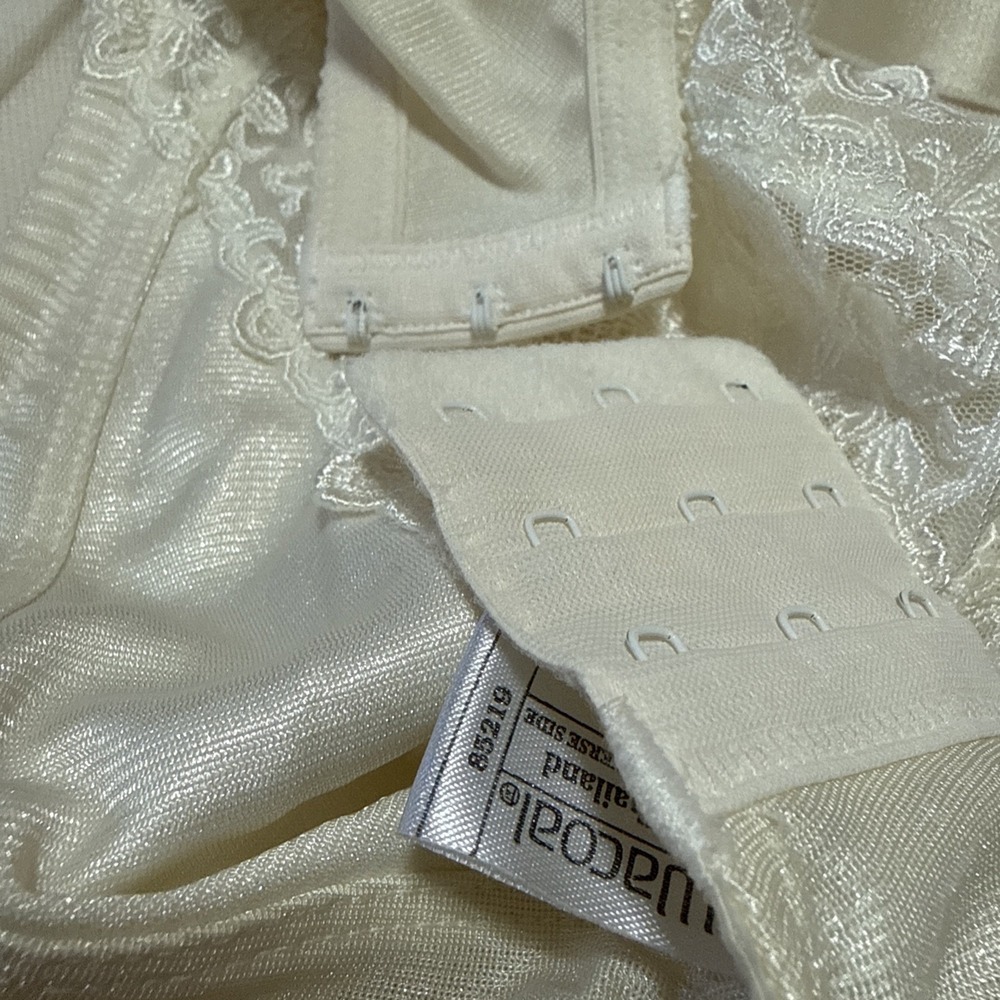 Wacoal 85219 Ivory Wire Free Semi Sheer Bra Bow & Bead Accent Preowned - Picture 6 of 7
